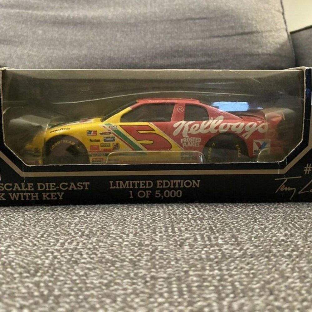 1995 Limited Edition Racing Champions 1/24 Scale - #5 Terry Labonte - BNIB!